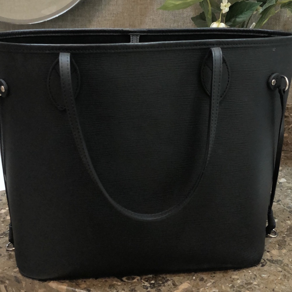 Louis Vuitton Black EPI NEVERFULL MM